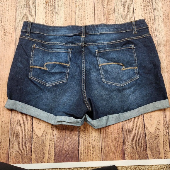 Time & Tru Womens Booty Shorts Size 20 Denim Blue Jean Dark Wash Mid Rise NWT - Picture 2 of 5